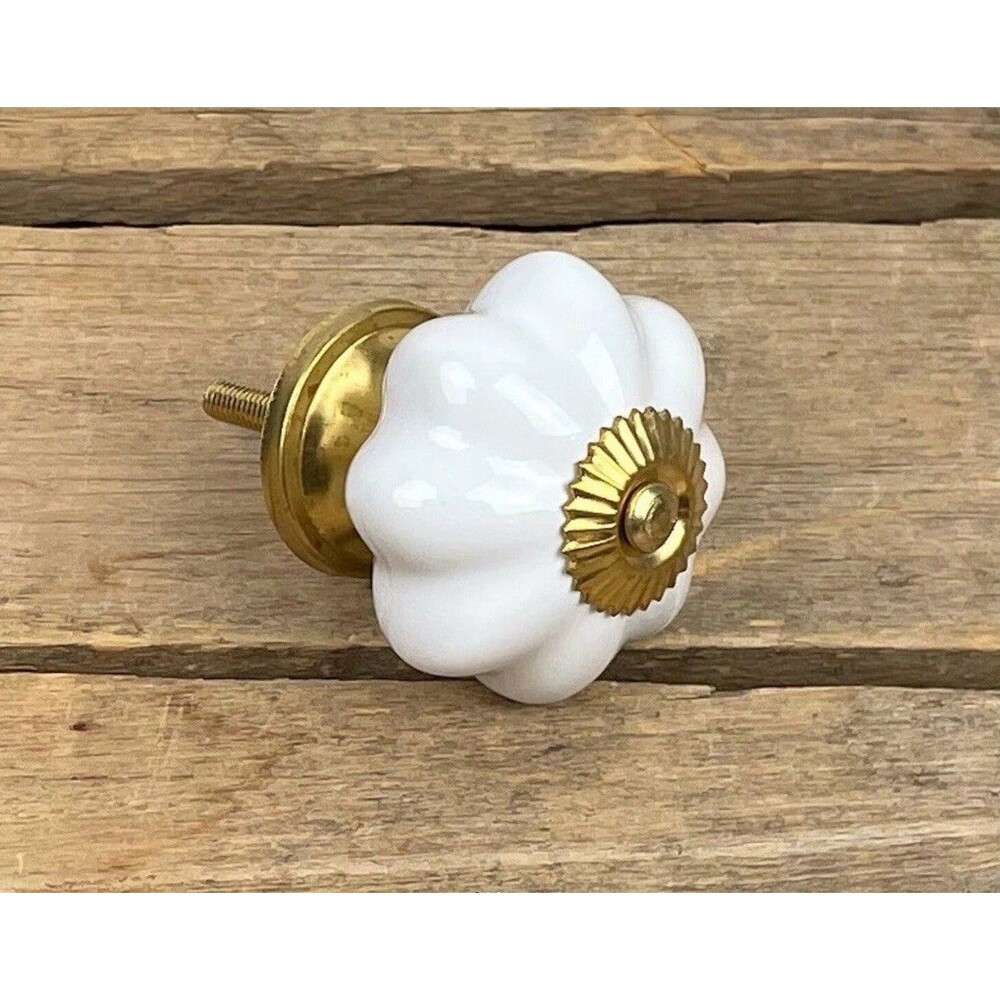 Set of 4 Ceramic Drawer Pulls Knobs White Gold Flower Shape 1 3/4”  NEW